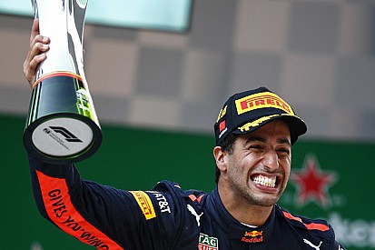 Így már megkaphatja Räikkönen, vagy Bottas helyét Ricciardo: Verstappen válaszút előtt