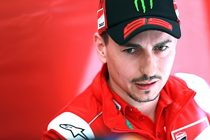 Lorenzo podría firmar en Jerez el peor arranque de un piloto de Ducati
