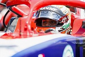 Piloto da F2 surta no rádio após problemas no carro