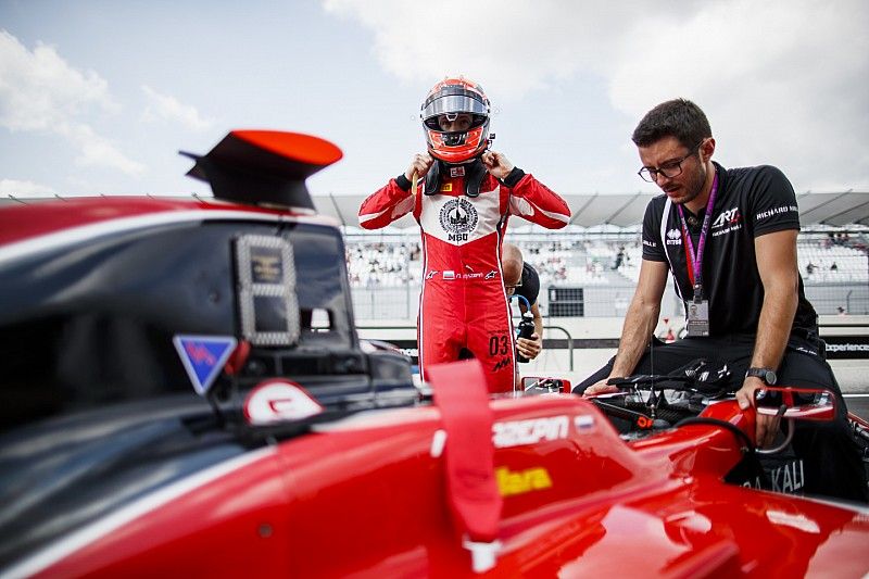 Подиум в GP3 и разочарование в Формуле 2: итоги недели для российских пилотов