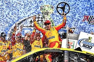 Joey Logano batte Kurt Busch e trionfa a Talladega