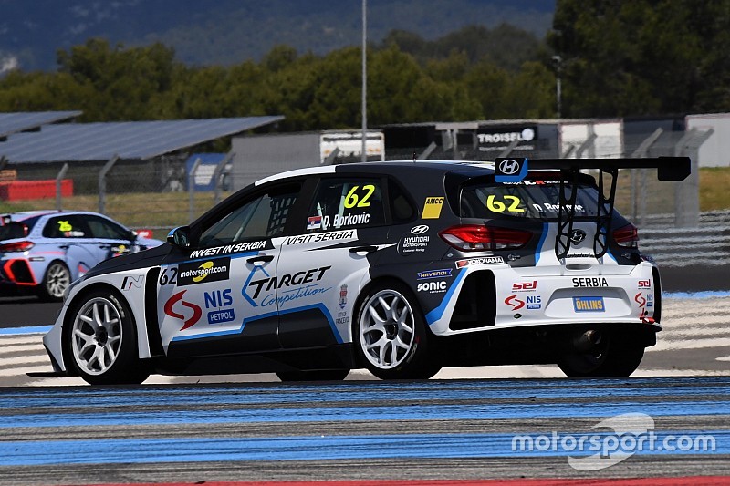 Dušan Borković guida la doppietta Hyundai in Gara 1