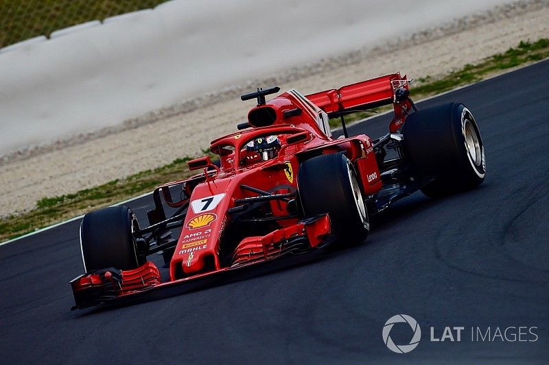 GALERI: Aksi mobil Ferrari SF71H di tes F1 Barcelona