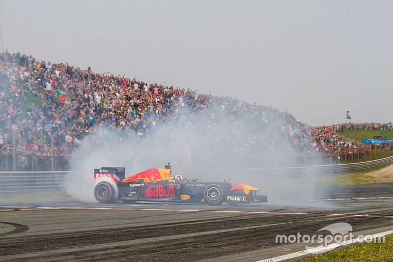 Gallery: Verstappen, Ricciardo showcase F1 at Zandvoort