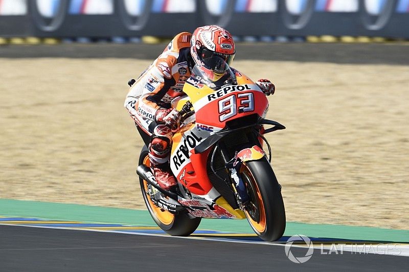 Warm-up - Márquez avec le pneu dur ; Zarco au sol