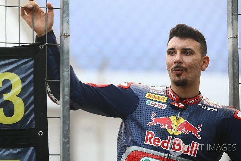 Laverty cedera, Aprilia WorldSBK tunjuk Giugliano