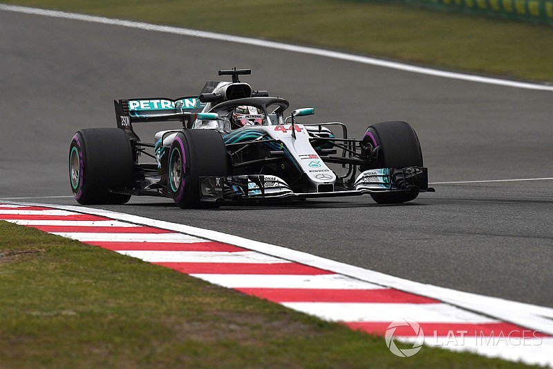 Mercedes y Ferrari, casi igualados en el viernes de China