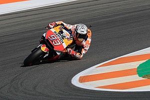Marquez klokt beste tijd in derde training GP Valencia, P16 'Dovi'