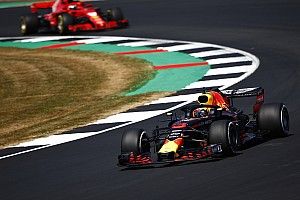 Kulisszatitkok Silverstone-ból: a tetovált lány, gumikörkép... és Vettel is beszólt Grosjeannak