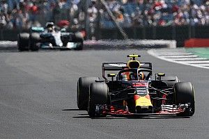 Verstappen: "Nas retas era como pilotar em outra categoria"