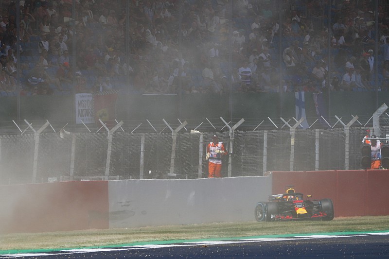 Horner over crash Verstappen: “Vervelend en frustrerend maar het kan gebeuren”