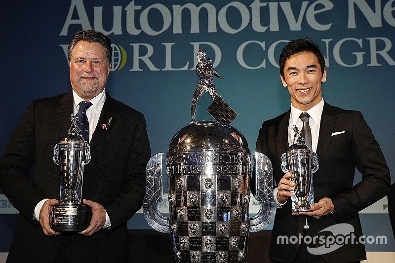 Sato e Andretti recebem "Baby Borg" por vitória na Indy 500
