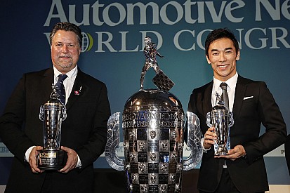 Sato e Andretti recebem "Baby Borg" por vitória na Indy 500