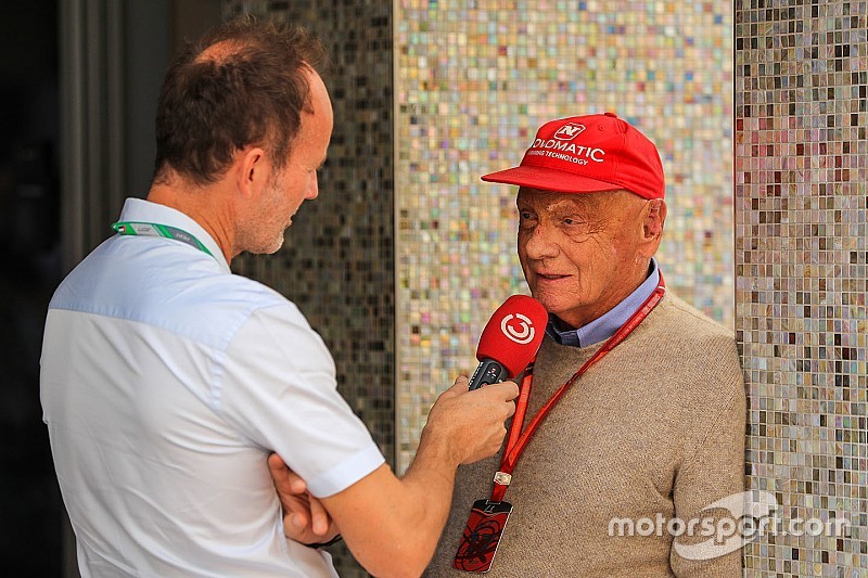 Lauda teljes mértékben a tudatánál van és már tud mozogni is