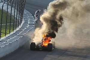 Взрыв дрэгстера и пожар в IndyCar: лучшие гоночные видео уик-энда