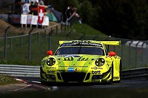 Nürburgring 24: Porsche ile Vanthoor pole'de, Emir Aşarı klasmanında üçüncü