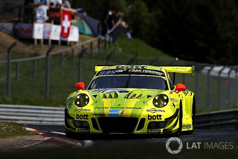 Nürburgring 24: Porsche ile Vanthoor pole'de, Emir Aşarı klasmanında üçüncü