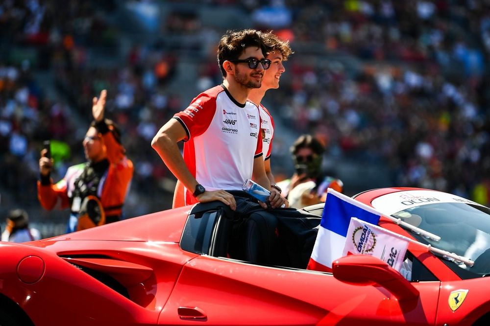 Esteban Ocon, Haas F1 Team, Oliver Bearman, Haas F1 Team