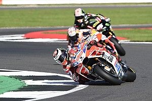 Lorenzo: "Será difícil ajudar Dovizioso a vencer o Mundial"