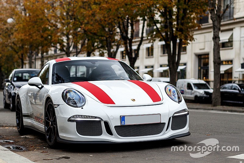 Photos - Une Porsche 911 R à Paris