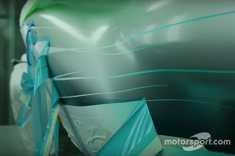 Video, anteprima Mercedes: la verniciatura della W08 Hybrid