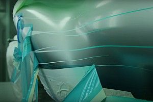 Video, anteprima Mercedes: la verniciatura della W08 Hybrid