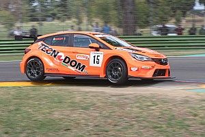 Kevin Giacon si prende con grinta Gara 1 di Vallelunga