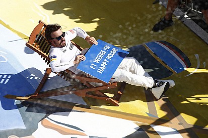 A téli szünet elkezdődött: merre jár Räikkönen, Alonso és Hamilton?