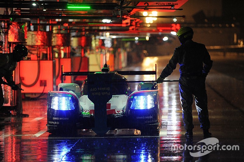 Porsche leads washed out WEC Prologue night test