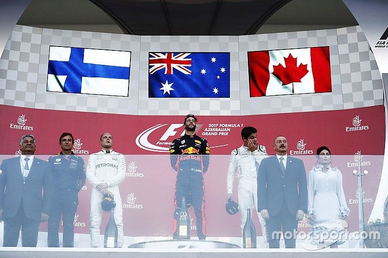  Daniel Ricciardo, Red Bull Racing, Valtteri Bottas, Mercedes AMG F1, Lance Stroll, Williams, the President of Azerbaijan and his wife presented the trophy