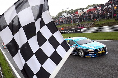 Brands Hatch BTCC: Moffat wins, Sutton stretches points lead