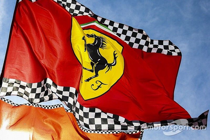 Ferrari отпраздновала победу в кибергонке как настоящую
