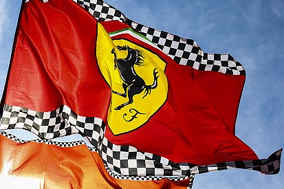 Ferrari отпраздновала победу в кибергонке как настоящую