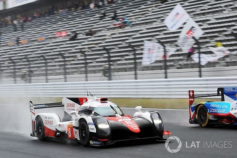 WEC富士前半:8号車トヨタ、ピット戦略が功を奏し首位へ。2号車ポルシェは4番手