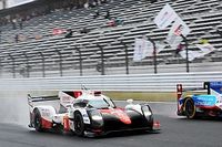 WEC富士前半:8号車トヨタ、ピット戦略が功を奏し首位へ。2号車ポルシェは4番手