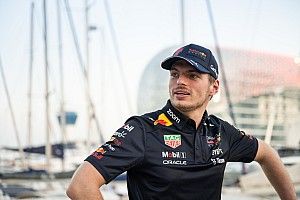 Verstappen explica su "absurdo" simulador de F1 en un avión privado