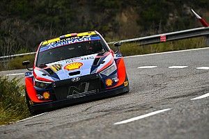 Neuville lidera sobre los Toyota tras el primer bucle en España