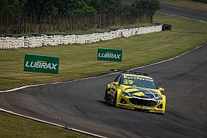 Stock Car: Daniel Serra segura Zonta no final e volta a vencer após tricampeonato