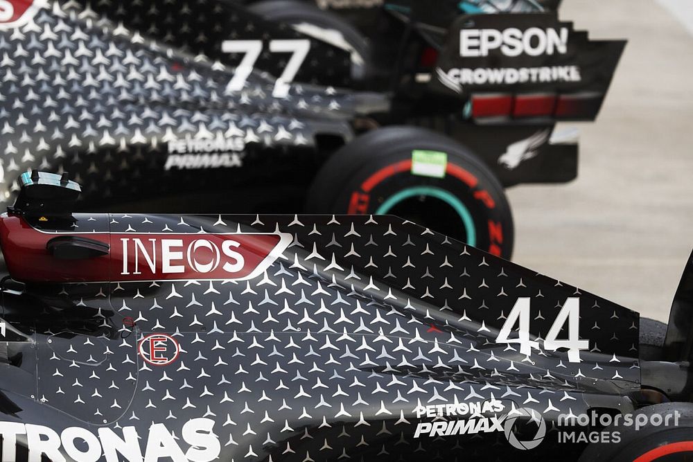 Mercedes mantendrá su decoración negra el próximo año