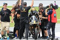 Bagnaia: "Hemos ganado juntos, todos somos campeones del mundo"