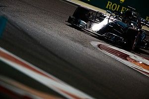 Hamilton: amíg a Mercedes nem veszíti el a fonalat, ezen az úton megyünk előre