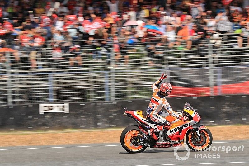 Márquez hace la pole e historia en Tailandia