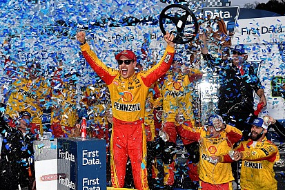 Logano derrota Truex e conquista vaga na final da NASCAR