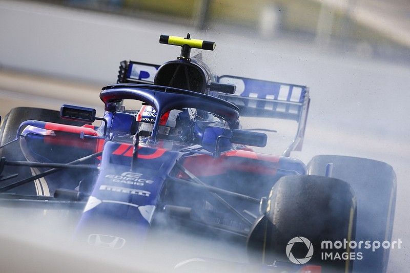 Pierre Gasly, Scuderia Toro Rosso STR13 hace un trompo