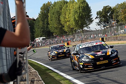 Brands Hatch BTCC: Cammish wins, Turkington extends points gap