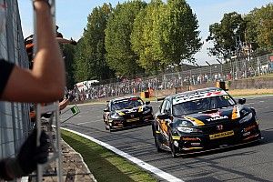 Brands Hatch BTCC: Cammish wins, Turkington extends points gap