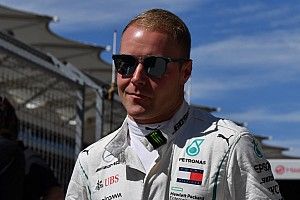 A Mercedes vegyes jelzéseket küld Bottasnak: veszélyben az ülése?!