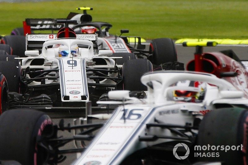 Marcus Ericsson, Sauber C37, and Esteban Ocon, Racing Point Force India VJM11, collide on the first lap