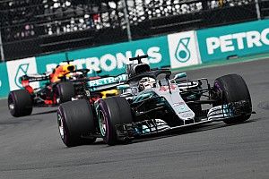Sourires forcés chez Mercedes après une "raclée"