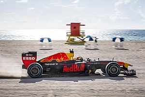 La increíble aventura de Verstappen con el Red Bull por Estados Unidos